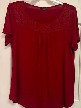 Letdisto Red Lace Yoke Short Sleeve Tee